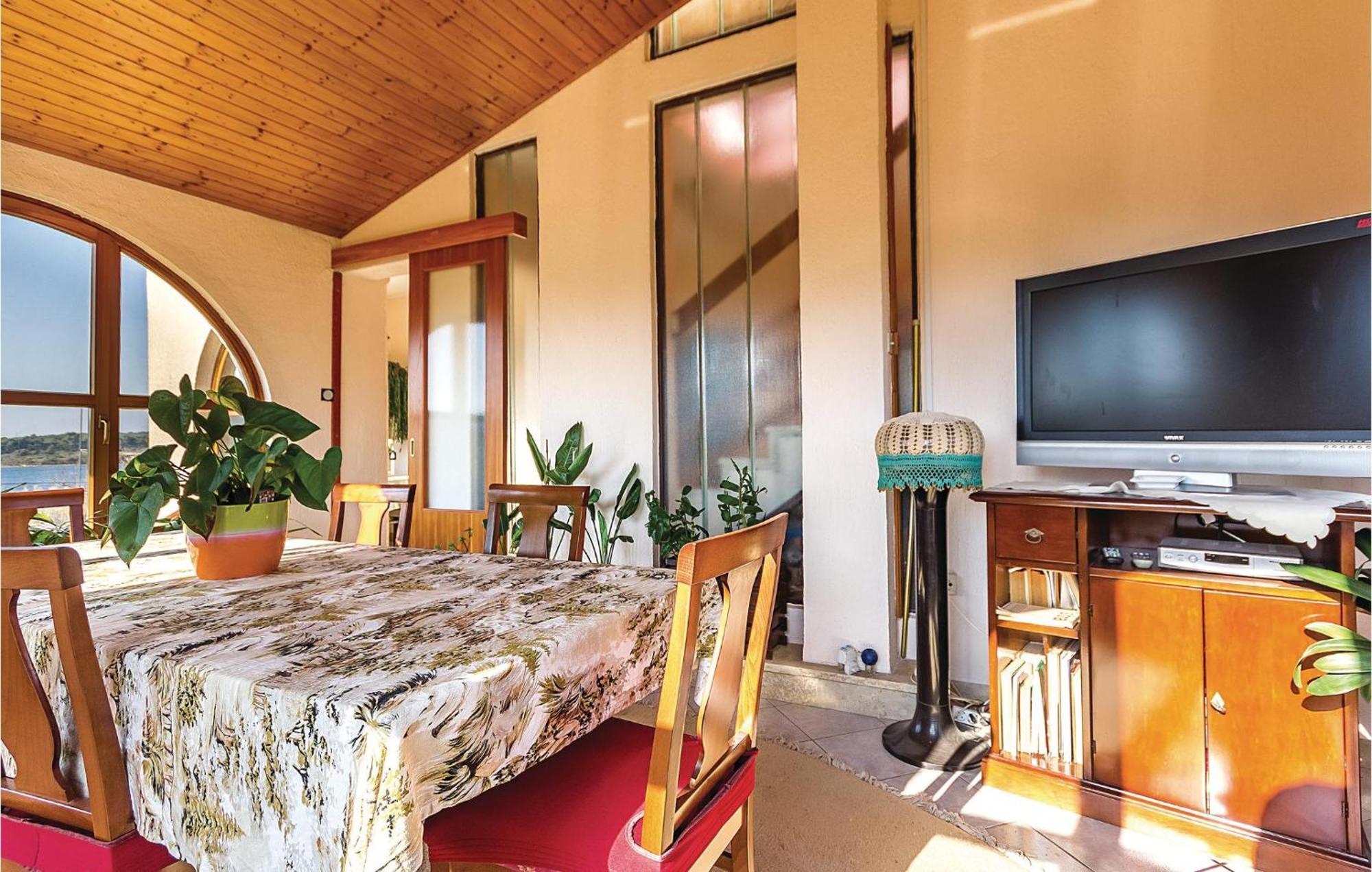 Beautiful Apartment In Pula With Kitchen Exterior foto