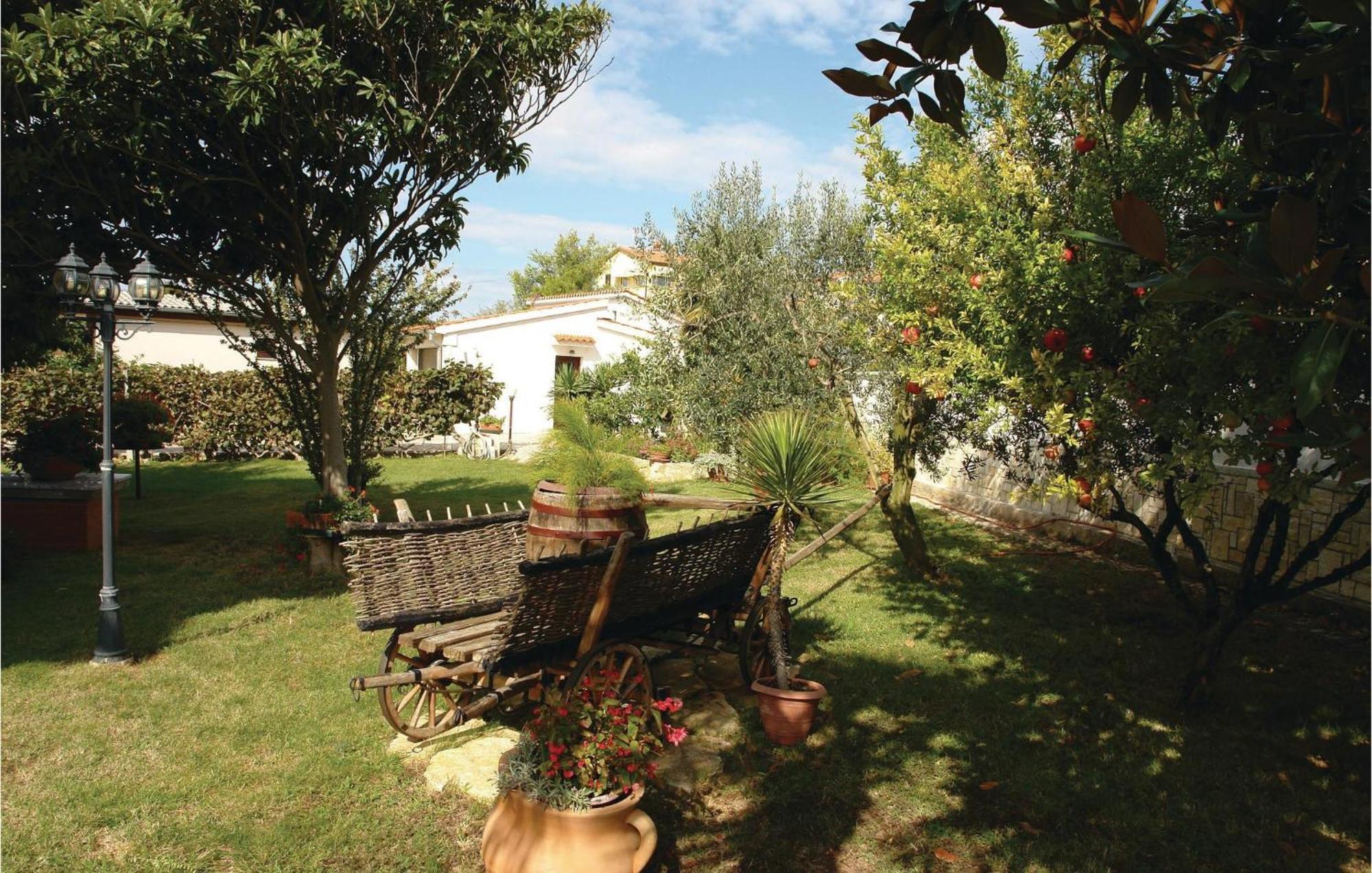 Beautiful Apartment In Pula With Kitchen Exterior foto